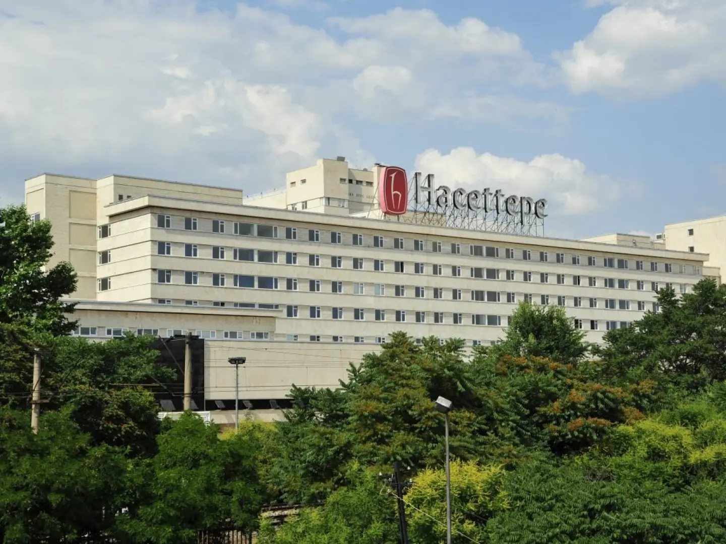 Hacettepe Üniversitesi H.Ü. Hastaneleri Ameliyathanelerinin Negatif Basınç ile Çalıştırılabilmesi için Gerekli Havalandırma Tesisatı işi